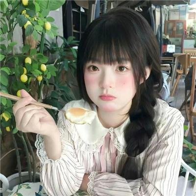 坐在门口的幽灵封面